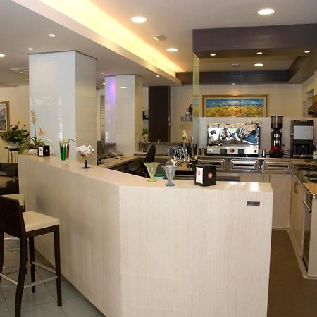 Hotel Ambra 체제나티코 외부 사진
