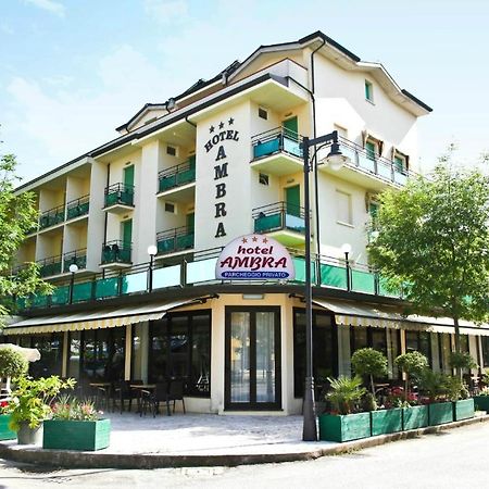 Hotel Ambra 체제나티코 외부 사진