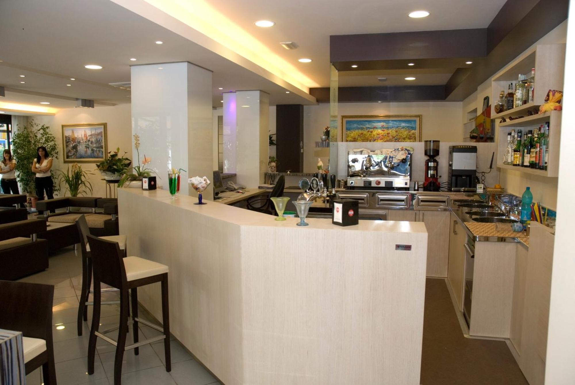 Hotel Ambra 체제나티코 외부 사진