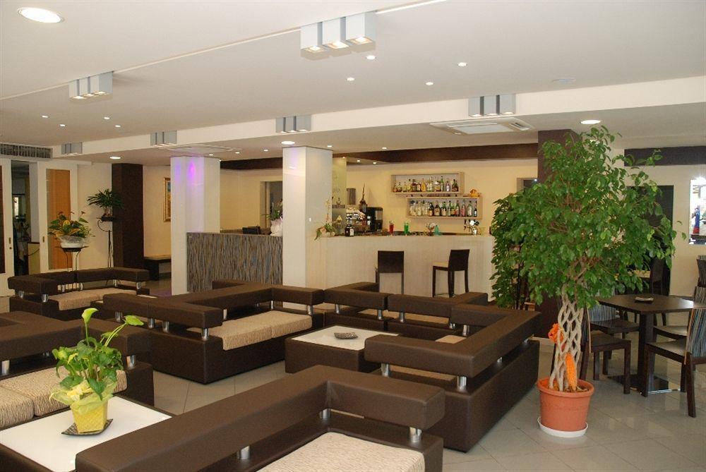 Hotel Ambra 체제나티코 외부 사진