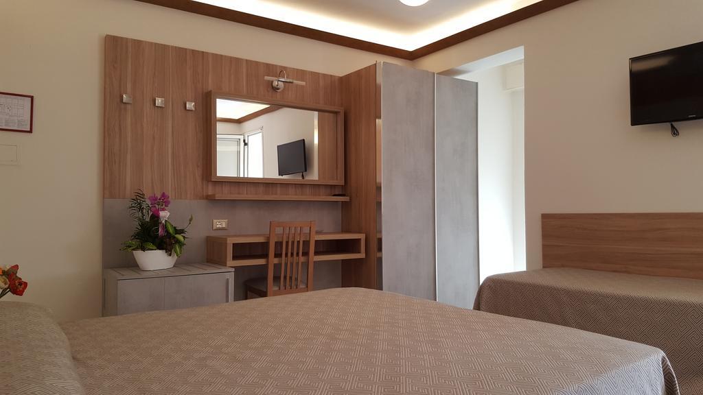 Hotel Ambra 체제나티코 외부 사진