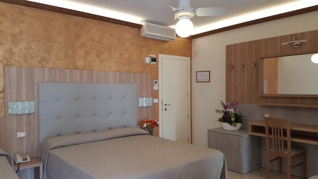Hotel Ambra 체제나티코 외부 사진