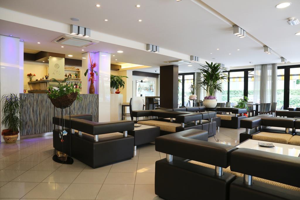 Hotel Ambra 체제나티코 외부 사진