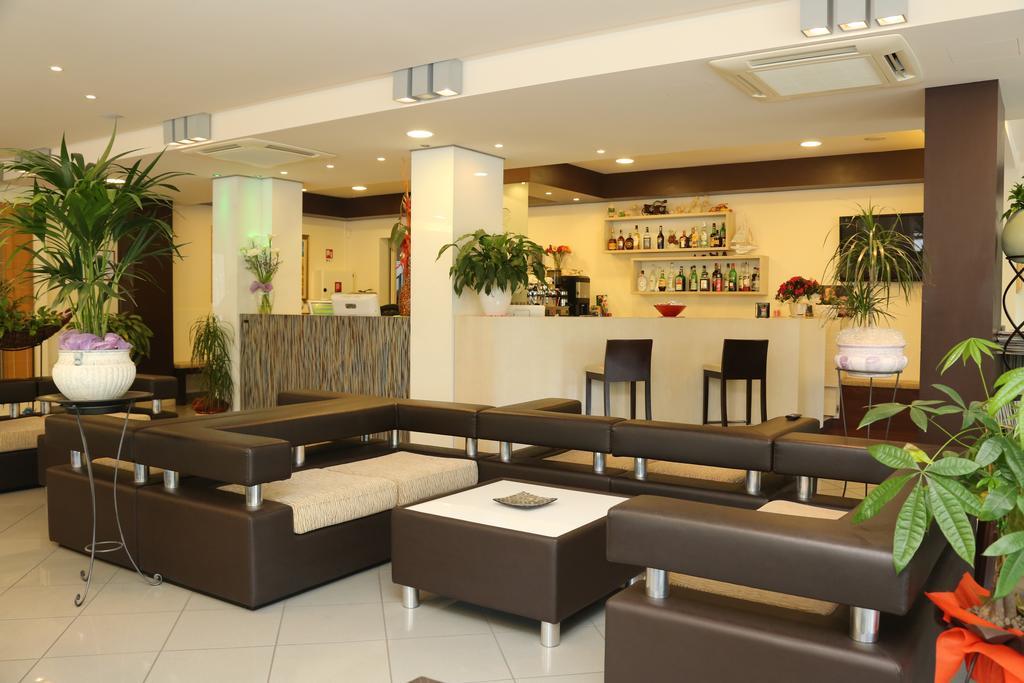 Hotel Ambra 체제나티코 외부 사진
