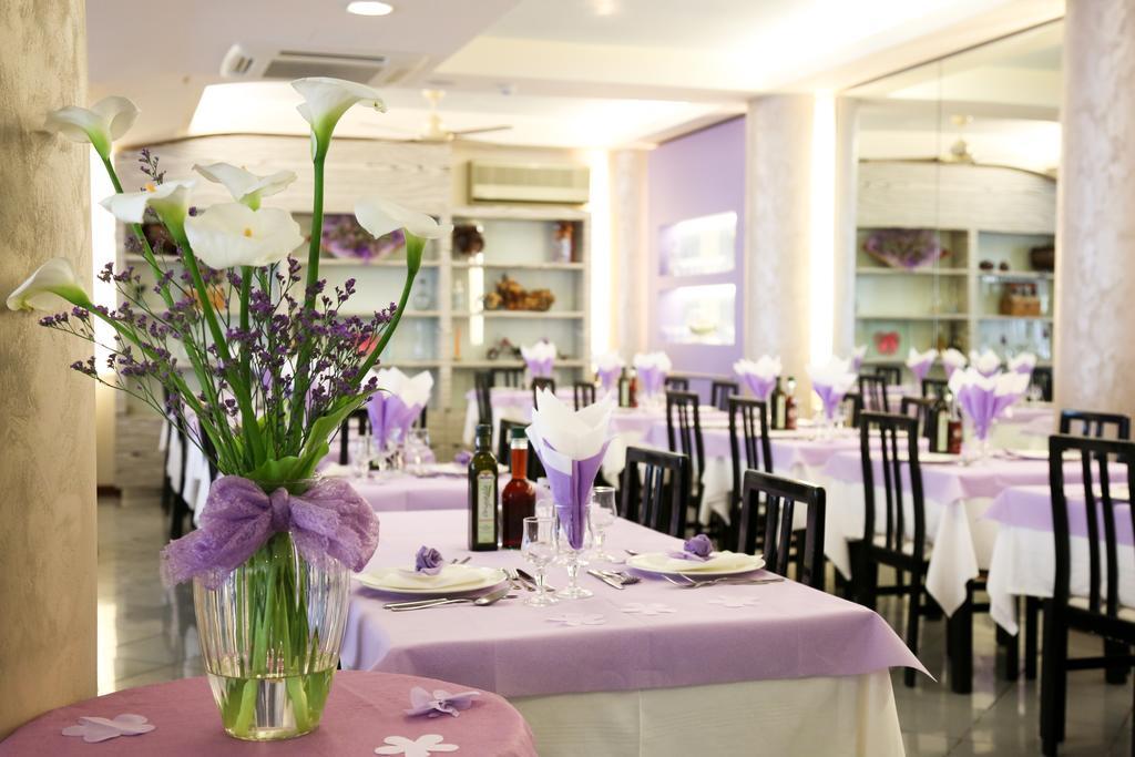 Hotel Ambra 체제나티코 외부 사진